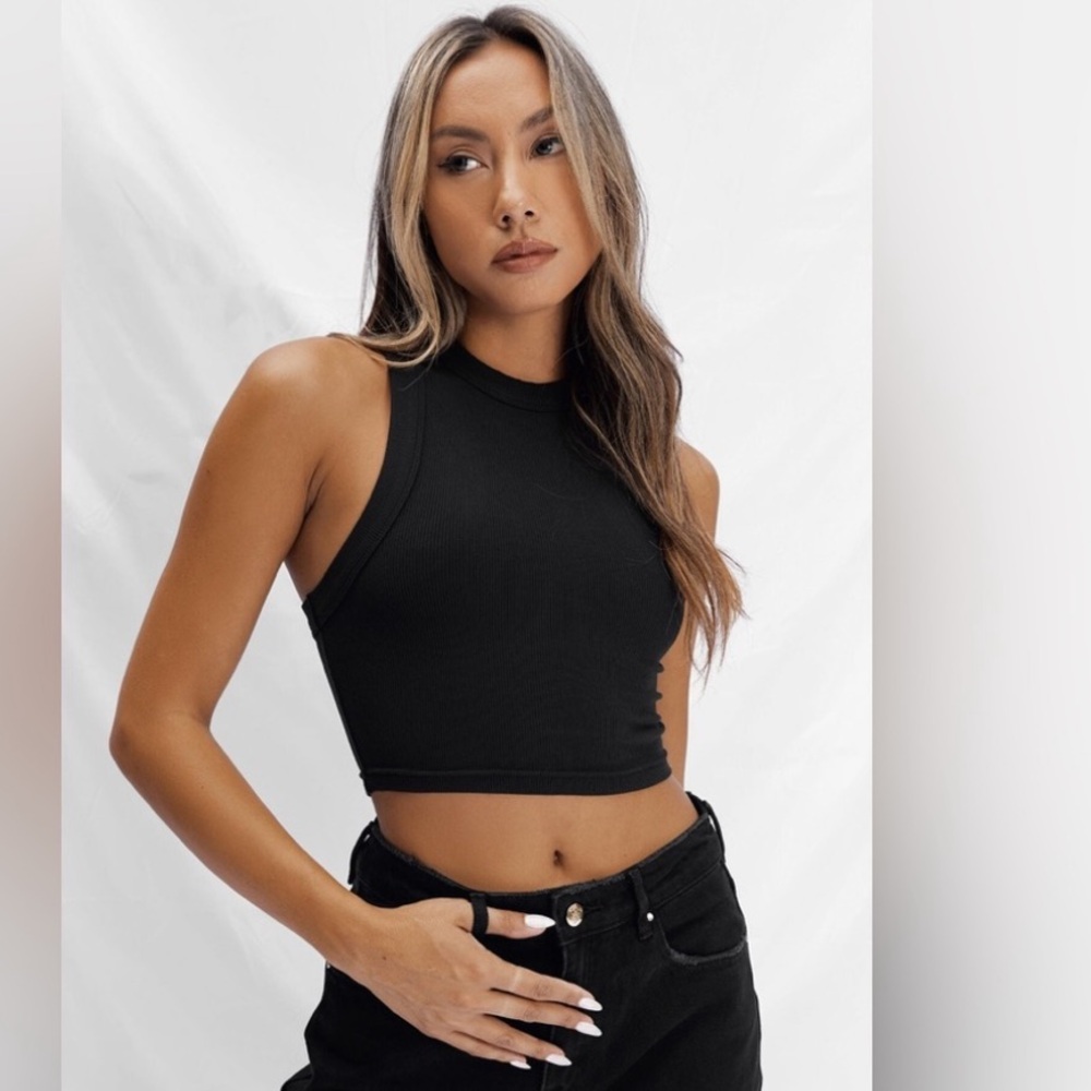 Aura Black Cropped Ribbed Tank NWOT